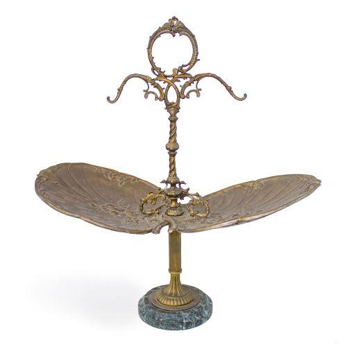 Centro frutero Art Nauveau de Bronce