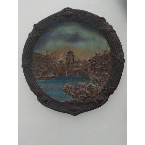 Plato de cerámica con paisajes a relieve